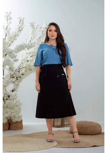 Blusa Em Viscolinho Com Amarração Azul Mulher Morena Outono/Inverno 2025