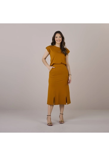 Conjunto Lara Em Moletinho Mostarda Tatá Martello Outono/Inverno 2025